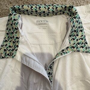 Woman’s White Zip-Front Shirt with Printed Collar